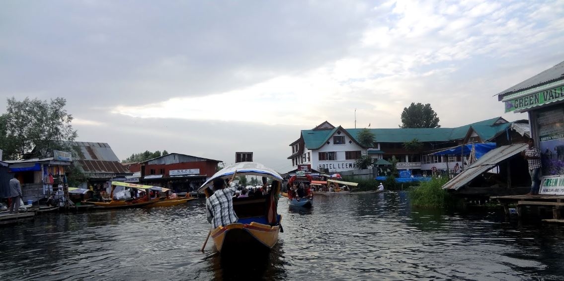 248b Srinagar Lake Dal floating hotels and water taxis