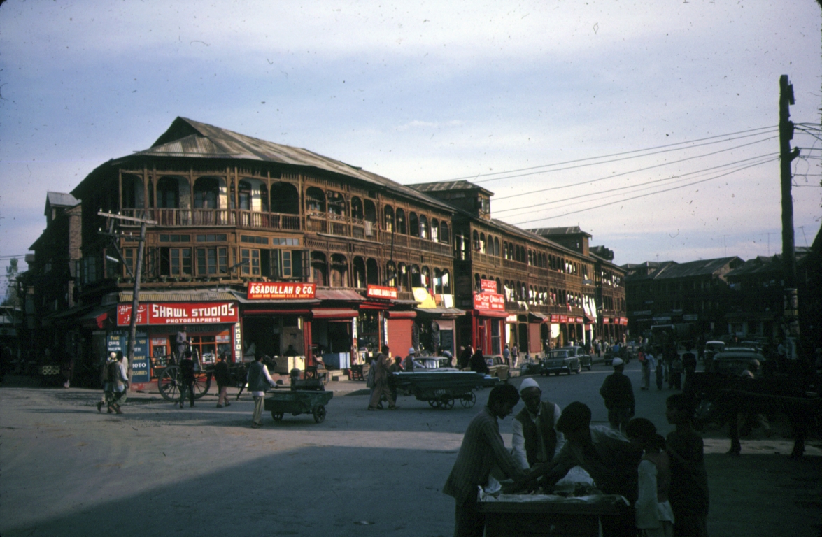 249 Kashmir Srinagar street scene