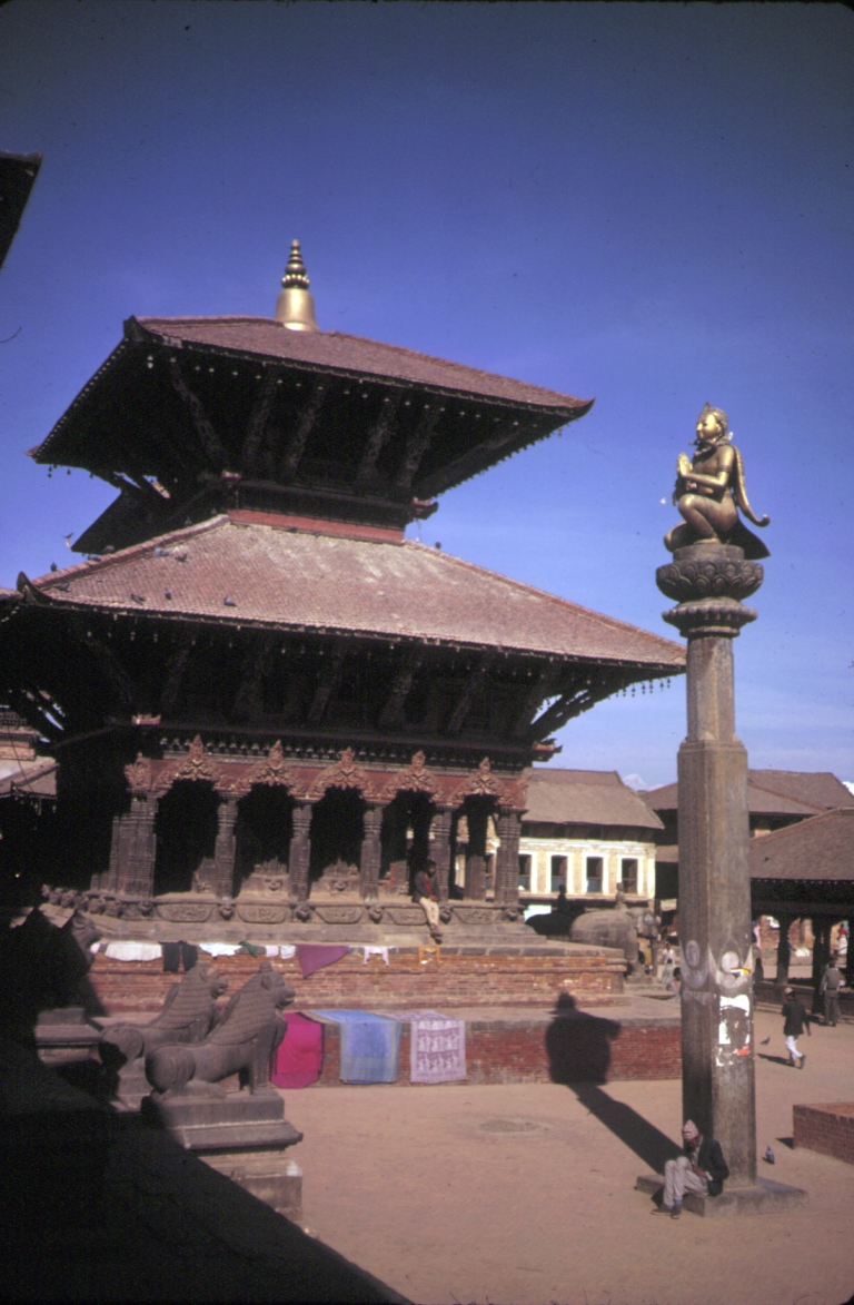 376 Katmandu Patan wood temple